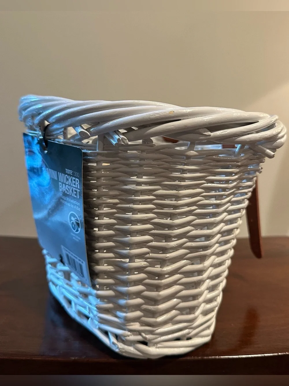 Small wicker bike basket • straps • white